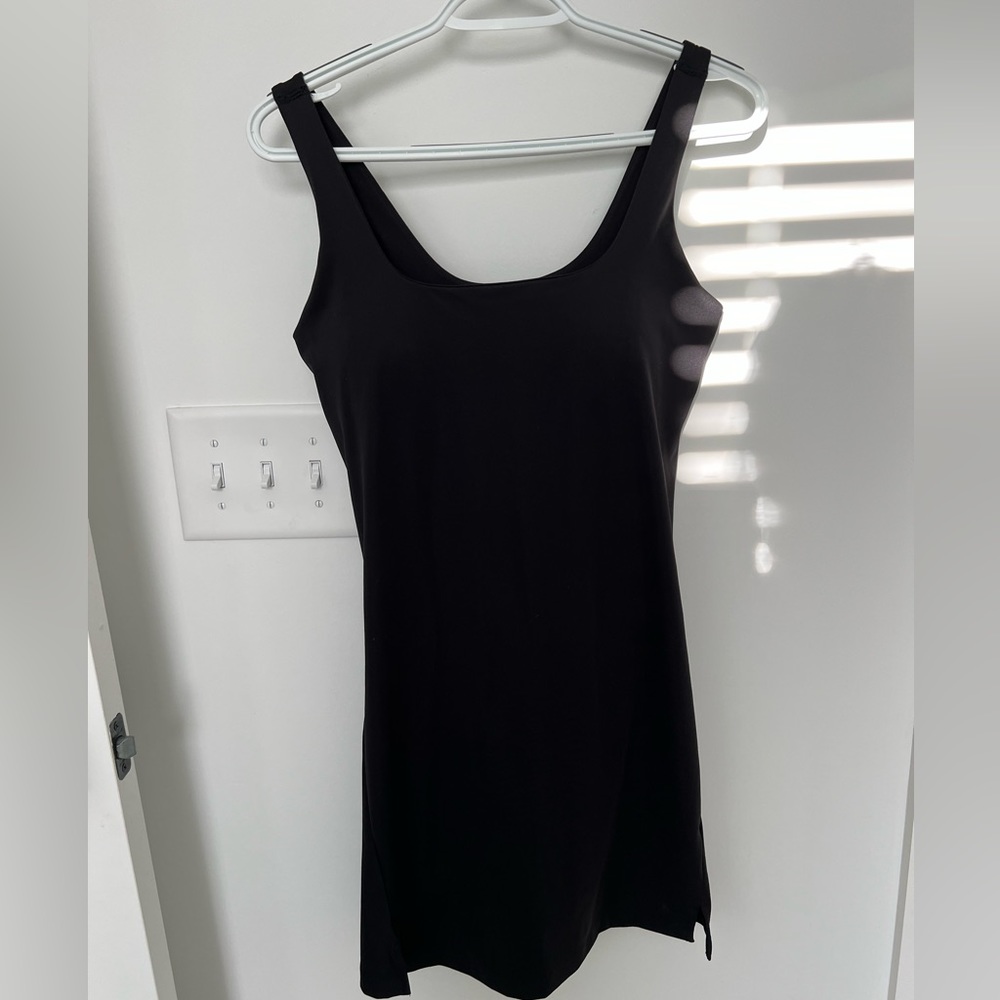 Old Navy active dress size medium. Worn once!